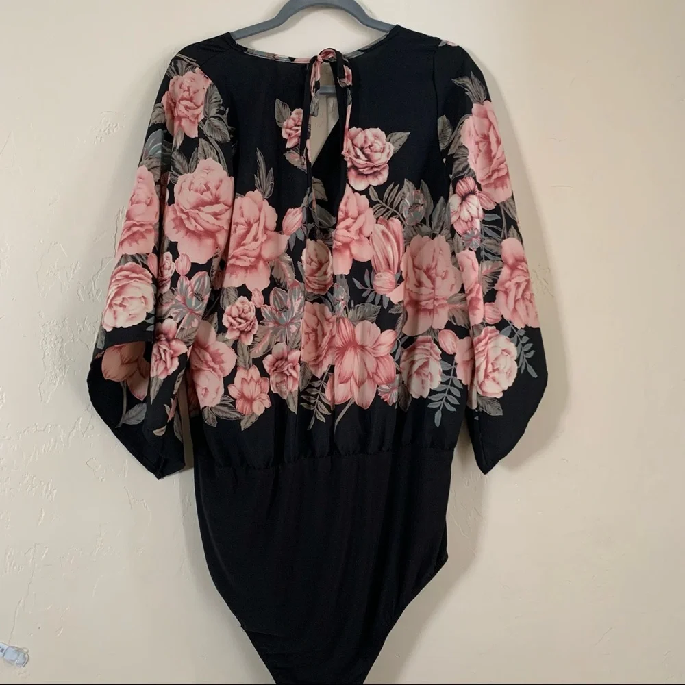 1X Torrid Floral Wrap V-Neck Bodysuit Blouse in Black and Pink - Picture 6 of 8